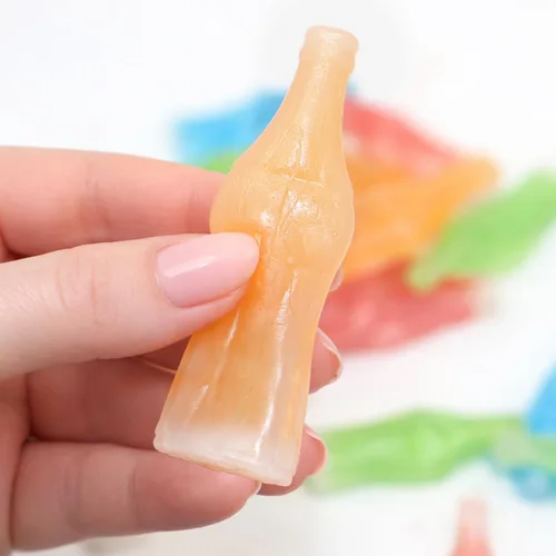 Vista 3 de Wax Bottles Candy - Bolsa a granel de 1 libra, botellas clásicas de refresco de cera con centro de jugo dulce, sabores surtidos, golosinas retro
