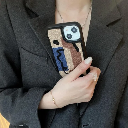 Vista 5 de Funda de teléfono geométrica de felpa cálida retro compatible con iPhone 14 Pro, elegante funda abstracta con bordado de toalla, funda protectora