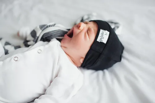 Vista 50 de Copper Pearl - gorro de bebé con nudo superior elástico suave