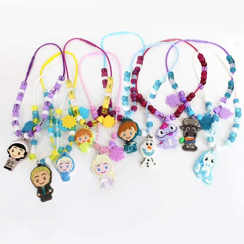Vista 3 de Tara Toys Kit de collar espumoso de lujo Frozen 2 Design 10 necklaces with 500 beads and glitter charms inside a castle carry case; ideal gift for