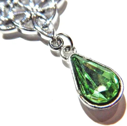 Vista 2 de Collar con colgante de nudo celta en tono plateado con piedra acrílica verde cruz católica irlandesa, Metal, acrílico