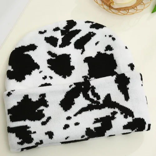 Vista 2 de GLOCALL Gorro con estampado de vaca, lindo gorro con estampado de vaca, gorro de otoño e invierno, gorro con puños, sombreros de punto cálido, gorra