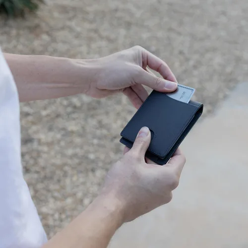 Vista 5 de Ultra Wallet - Cartera delgada para hombre minimalista de piel Saffiano genuina con bloqueo Rfid de viaje, portatarjetas de crédito plegable