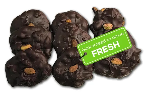 Vista 12 de US Sweets 75% racimos de macadamia de chocolate negro – Macademia cubierta de chocolate negro Regalo sabroso Hecho en pequeños lotes