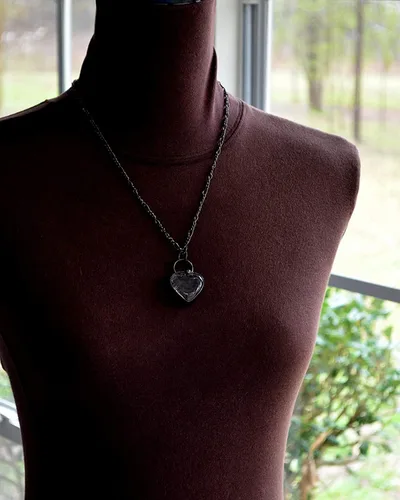 Vista 18 de Handmade Glass Chunky Heart Necklace