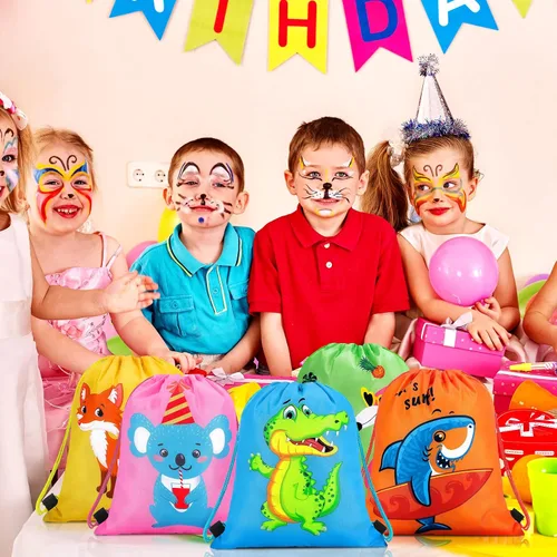 Vista 4 de Shappy Paquete de 24 bolsas con cordón para recuerdos de fiesta, diseño de animales de dibujos animados, golosinas para niños, regalo de cumpleaños