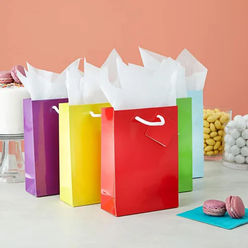 Vista 2 de BLUE PANDA Paquete de 20 bolsas de regalo pequeñas de papel con asas, bolsas de regalo de 5.5 x 2.5 x 7.9 pulgadas con 20 hojas de papel de seda