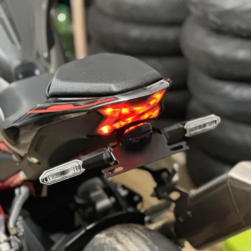 Vista 4 de Motoaggrandize Tail Tidy Soporte de matrícula para Kawa Z900 [2019-2024] Color: negro mate