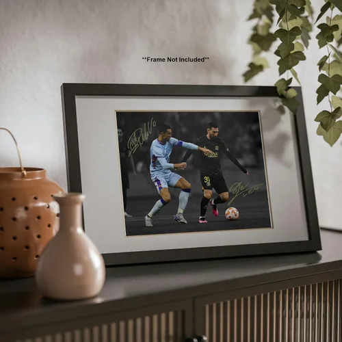 Vista 5 de Ikonic Fotohaus Lionel Messi Cristiano Ronaldo The Final Matchup Firmado Foto Autógrafo Impresión Arte de Pared Decoración del Hogar