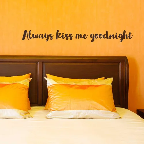 Vista 4 de Calcomanía de pared con texto en inglés "Always Kiss Me Goodnight" (texto en inglés), diseño dorado con texto en inglés Negro