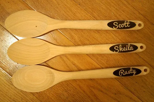 Vista 4 de Cuchara de madera grabada personalizada: nombre y mensaje personalizados Regalo para panaderos y cocineros