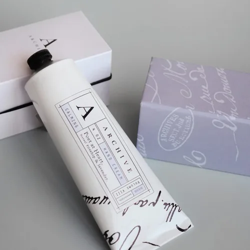 Vista 2 de Archive Poet At Heart Crema hidratante de manos para mujeres y hombres, ingredientes naturales, loción hidratante para manos secas, 4 onzas