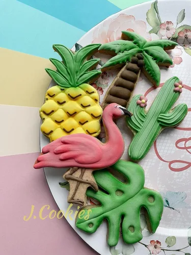 Vista 2 de LILIAO Juego de 3 cortadores de galletas tropicales de flamenco, palmera, cactus y hojas tropicales de Monstera - Cortadores de fondant de galletas