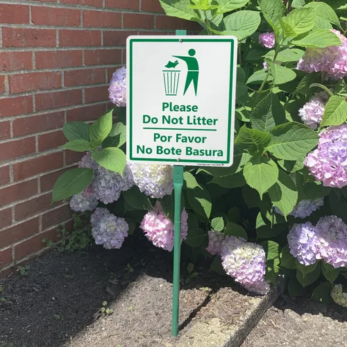 Vista 3 de SmartSign Letrero bilingüe LawnBoss® "Please - Do Not Litter" Letrero de aluminio de 10 x 12 pulgadas con estaca de 3 pies