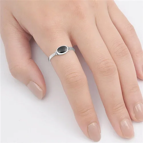 Vista 2 de Elige tu color Anillo ovalado de plata de ley Negro (ónix simulado)