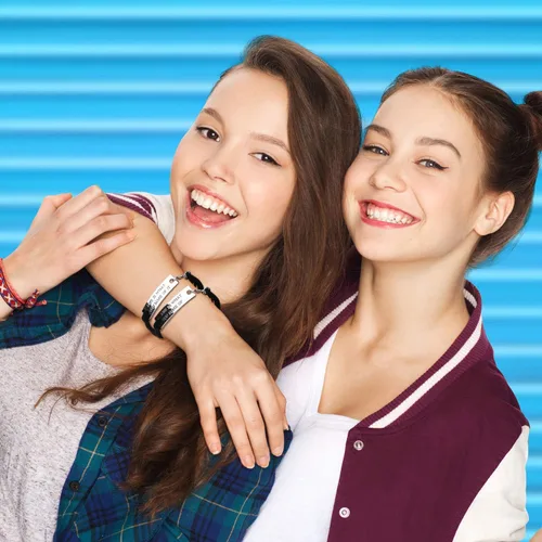 Vista 6 de AleapDoll Paquete de 15 pulseras inspiradoras para mujeres, regalos únicos personalizados de cumpleaños, amistad, citas motivacionales, joyería