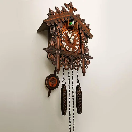 Vista 6 de JoonieHouse Reloj de cuco tradicional de la Selva Negra, reloj de pared decorativo de madera nueva con péndulo y función de timbre – Relojes