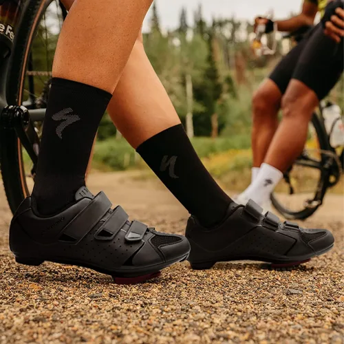 Vista 2 de Peloton - Zapatos de ciclismo para hombre 2 y 3 Bolt Look Delta Cleat Spin Bike Shoes Compatible con clips SPD Perfecto para ciclismo