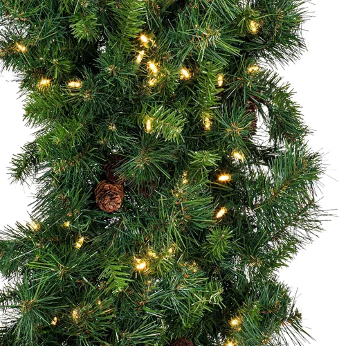 Vista 4 de Corona de pino Cheyenne de 24" Vickerman con 50 luces LED color blanco cálido