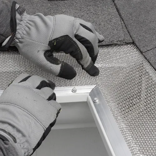 Vista 6 de RAPTOR GUTTER GUARD Kit de inglete interior de alto flujo - Paquete de 3 (se adapta a canaleta de 5 pulgadas)