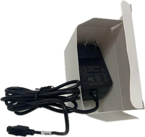 Vista 6 de El adaptador de corriente de CA CompuPort cuenta con una salida de 12 V CC y un conector Molex de 4 pines, lo que lo hace adecuado para una gama