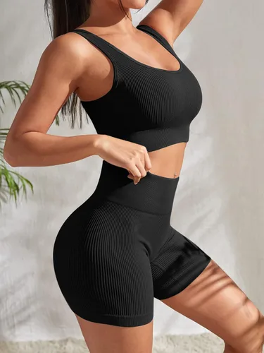 Vista 2 de YWBIN Conjunto de entrenamiento de 4 piezas para mujer, sin costuras, acanalado, cintura alta, pantalones cortos de yoga con brasier deportivo