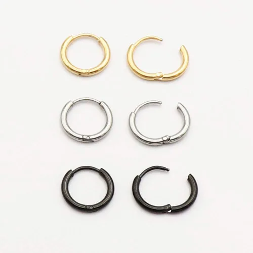 Vista 2 de Aretes de aro pequeños sleeper unisex chapados en oro real de 18K de acero quirúrgico, anillo para la nariz, anillo de septum, anillo de hélice
