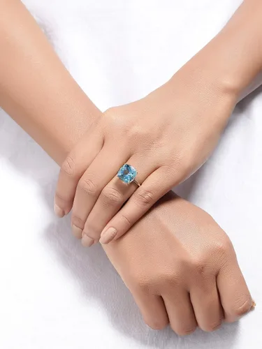Vista 2 de YoTreasure Anillo audaz de oro amarillo sólido de 10 quilates con topacio azul cielo
