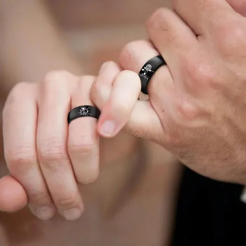 Vista 4 de XAHH Anillo de acero inoxidable para parejas, diseño de Spiderman, con texto en inglés "Captured by Your Love Forever Togethers