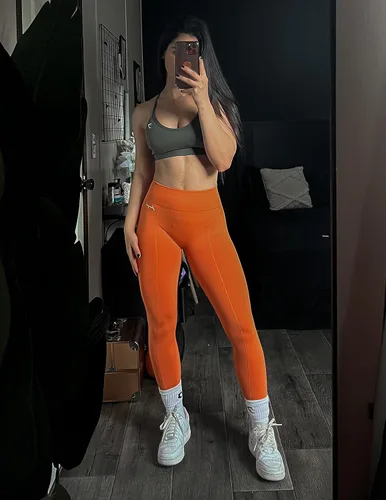Vista 5 de FRESOUGHT Leggings de entrenamiento con levantamiento de glúteos para mujer, sin costuras, cintura alta, contorno de sonrisa, pantalones de yoga
