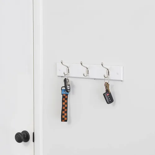 Vista 5 de Home Basics Estante colgante de pared blanco con 3 ganchos dobles para entrada elegante y espacios de vida organizados