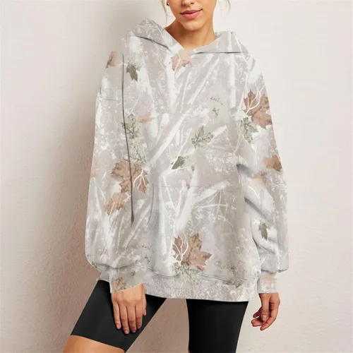 Vista 2 de GEILLGI Sudaderas con capucha de camuflaje para mujer, estampado de hojas de arce, sudadera de manga larga de gran tamaño con bolsillo, suéter