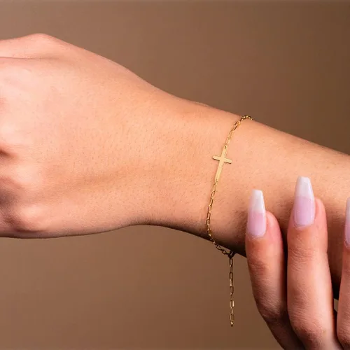 Vista 3 de Pulsera de cadena de clip con cruz lateral de oro amarillo de 14 quilates con cierre de langosta