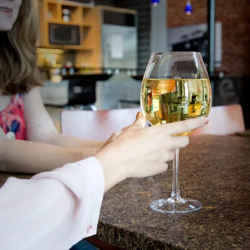 Vista 6 de Copa de vino Big Betty Premium - para una botella entera de 750 ml, regalo divertido para amantes del vino, perfecta para fiestas, celebraciones