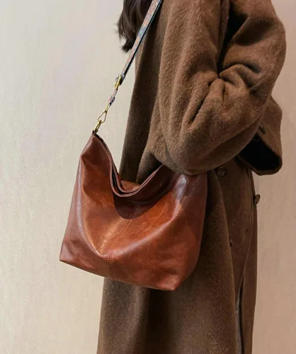 Vista 8 de Bolso Hobo para mujer, bolso cruzado grande de diseñador para mujer, bolso de hombro de piel sintética con correa ancha para el hombro