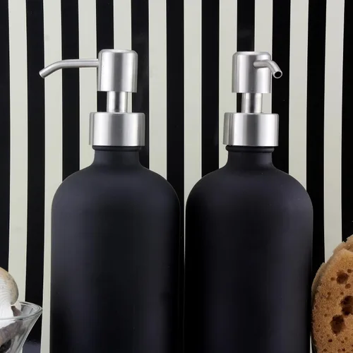 Vista 8 de Cornucopia Brands Botellas de vidrio negro de 16 onzas con bombas de acero inoxidable (paquete de 2); Boston Round recubierto de negro