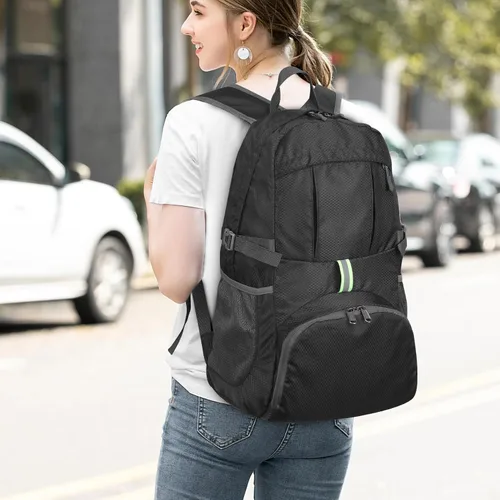 Vista 2 de Yaopeing Mochila ligera, plegable de 25 litros, resistente al agua, bolsa de hombro de viaje al aire libre para mujeres y hombres, color negro