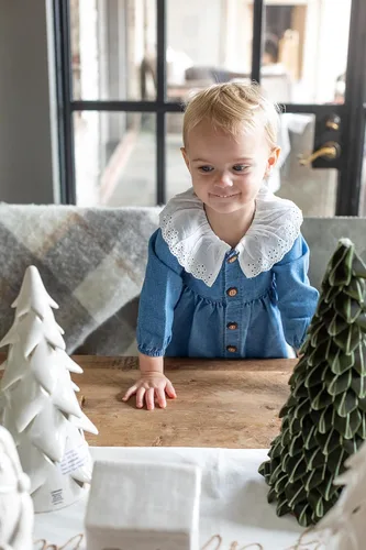 Vista 8 de Mud Pie Vestido de mezclilla con ojales para niñas de talla única