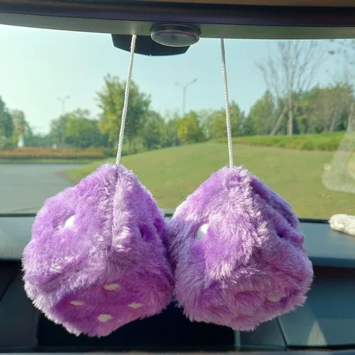 Vista 3 de Par de dados de felpa mullidos con espejo de puntos blancos y negros, de 3 pulgadas, adorno decorativo para colgar en coche de felpa suave en blanco