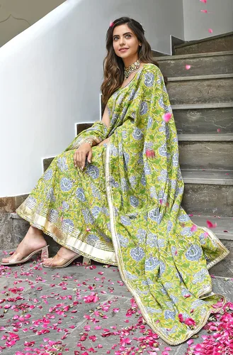 Vista 7 de Janasya Kurta india de algodón mostaza con estampado floral con pantalón y dupatta para mujer