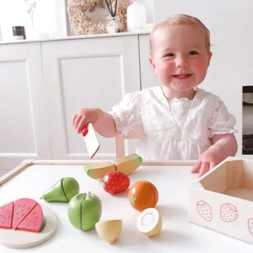 Vista 3 de Bigjigs Toys Caja de madera para cortar frutas con tabla de cortar y cuchillo - Juguetes de comida para jugar
