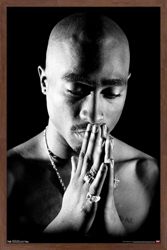 Vista 10 de Trends International Tupac - Póster de pared rezando, 14.725 x 22.375 pulgadas, versión enmarcada de madera de granero
