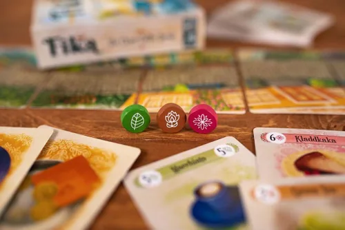 Vista 5 de Fika, Juego de cartas de estrategia con temática de cafetería para dos jugadores - 25th Century