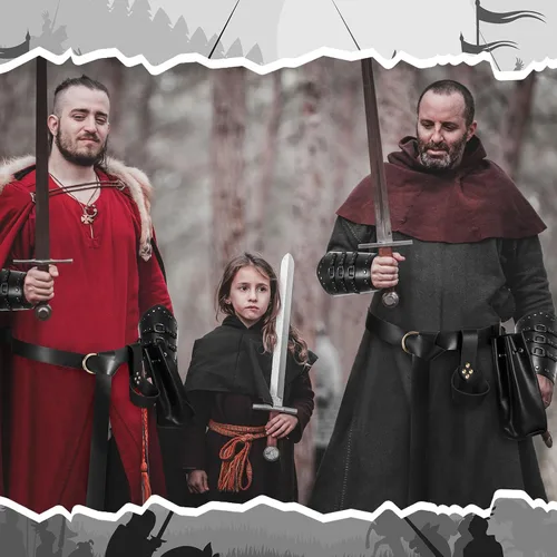 Vista 4 de Xtinmee 5 piezas de accesorios de disfraz de cuero medieval renacentista para Halloween, cinturón medieval, protector de brazo, espada, daga, rana