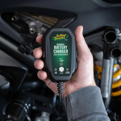 Vista 2 de Battery Tender Junior 12V, cargador y mantenedor de batería de 800mA para baterías de ácido plomado y de litio - Cargador de batería conmutable