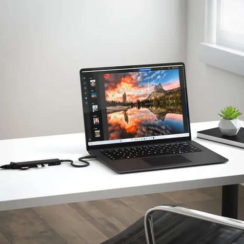 Vista 2 de Satechi Adaptador multipuerto USB C 7 en 1 con Ethernet, HDMI 4K a 60Hz, carga PD de 100 W, 2 puertos de datos USB-A, lectores de tarjetas Micro/SD
