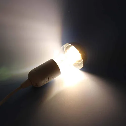 Vista 3 de Lxcom Lighting Bombilla LED A19 mitad cromada plateada de 8 W, regulable, bombillas de espejo con punta plateada equivalente a 80 W, blanco cálido