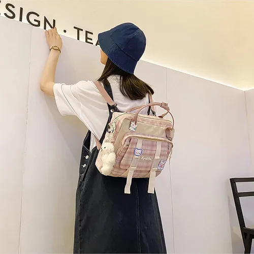 Vista 7 de Mochila Kawaii con alfiler de felpa de oso, mochila estética japonesa para la escuela, mochila de regreso a clases