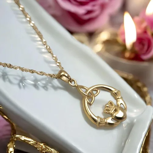 Vista 12 de 925 Sterling Silver Irish Claddagh Necklace - Trinity Celtic Knot Pendant with 20" Inch Chain - Hands Holding Heart Crown Charm - Love Celtic