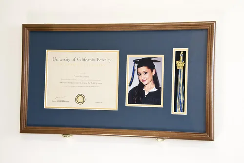 Vista 23 de Marco de diploma de graduación personalizado con borla, tapa de fotos grabado, vitrina para certificado de 11 x 8.5 pulgadas con colores Acabado